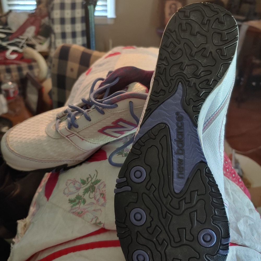 New balance tennis shoes